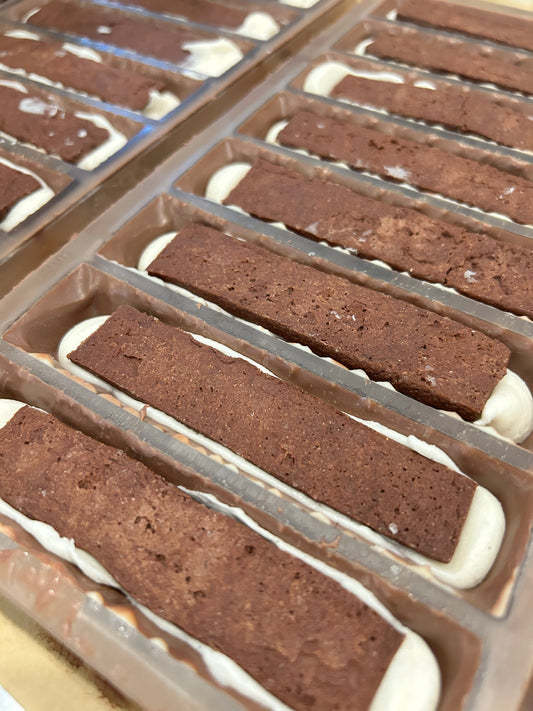 Cookies & Cream Filled Chocolate Bar